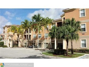 4602 SW 160th Ave-Unit -Apt 522-1 in Miramar, FL - Foto de edificio - Building Photo