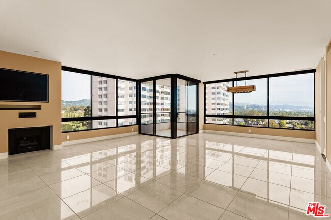 10350 Wilshire Blvd in Los Angeles, CA - Building Photo - Building Photo