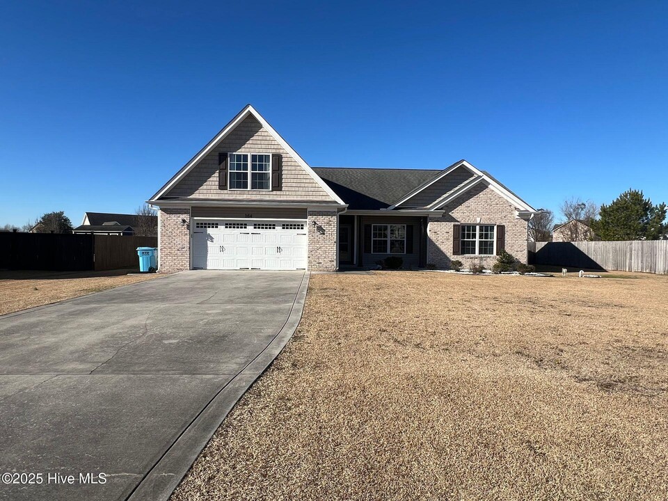 164 River Winding Rd in Jacksonville, NC - Building Photo