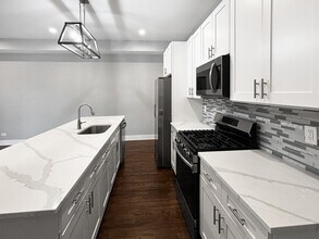 1634 W Cermak Rd in Chicago, IL - Building Photo - Building Photo