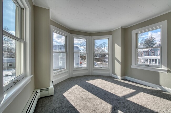 220 5th Ave in Greenport, NY - Building Photo - Building Photo