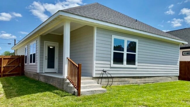 1512 Dansby St in Bryan, TX - Foto de edificio - Building Photo