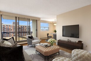 The Lamplighter in Ottawa, ON - Building Photo