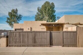 460 N 64th Pl in Mesa, AZ - Building Photo - Building Photo