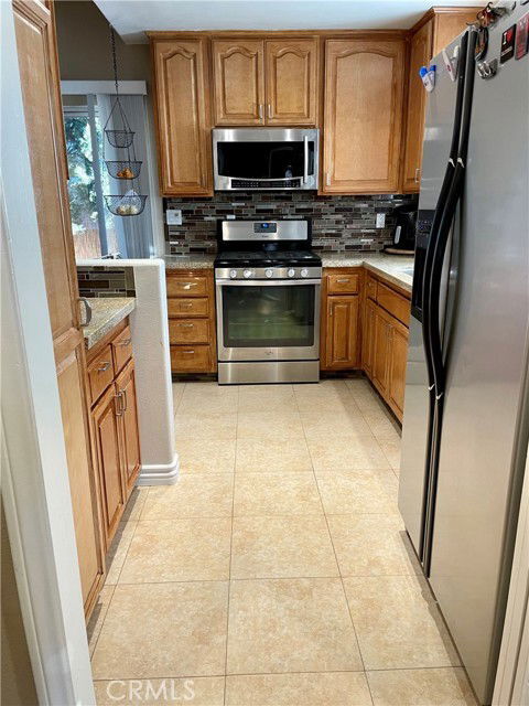 10000 Reseda Blvd in Los Angeles, CA - Building Photo