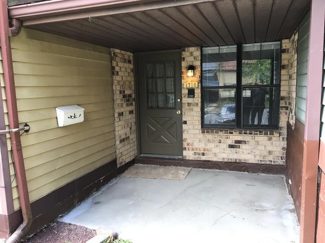 1718 Redwood Ct in Allentown, PA - Foto de edificio - Building Photo