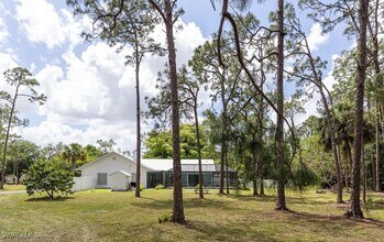 5588 Wendy Ln in Naples, FL - Building Photo - Building Photo
