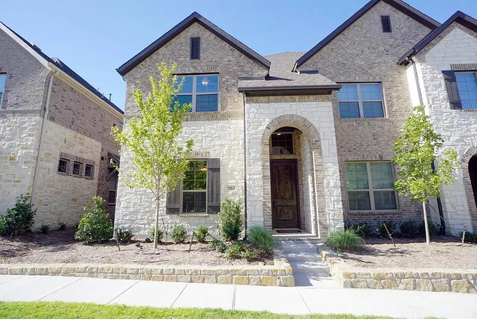 Room in Townhome on Huckleberry Dr in McKinney, TX - Building Photo