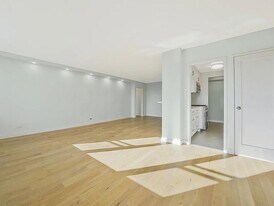 460 E 79th St in New York, NY - Building Photo