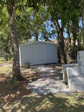 5843 SW 62nd St in Miami, FL - Building Photo - Building Photo
