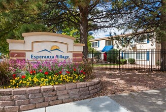 Esperanza Village Apartments in Colorado Springs, CO - Foto de edificio - Building Photo