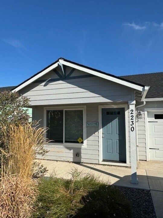 2228 Lozier Ct-Unit -2230 in Medford, OR - Building Photo
