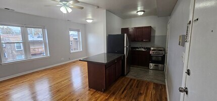 4527 N Malden St, Unit 4511-3B in Chicago, IL - Building Photo - Building Photo