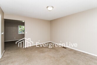 1608 Carriage Dr in Middletown, OH - Building Photo - Building Photo