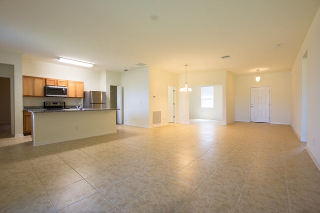 3531 NE 12th Ct in Cape Coral, FL - Building Photo - Building Photo
