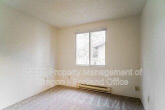14128 NE Sandy Blvd in Portland, OR - Building Photo - Building Photo