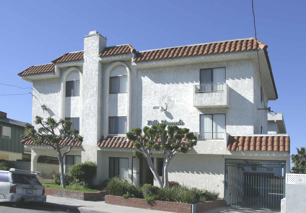 13517 Cordary Ave in Hawthorne, CA - Foto de edificio