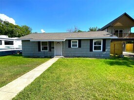 315 S 3rd St in La Porte, TX - Building Photo