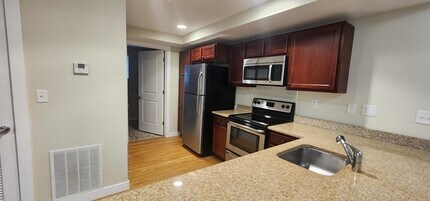 20 Pond St in Braintree, MA - Foto de edificio - Building Photo