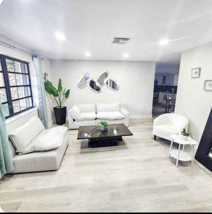 23105 SW 122nd Ave in Miami, FL - Building Photo