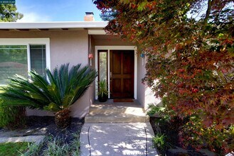 135 St Patricks Dr in Danville, CA - Building Photo - Building Photo