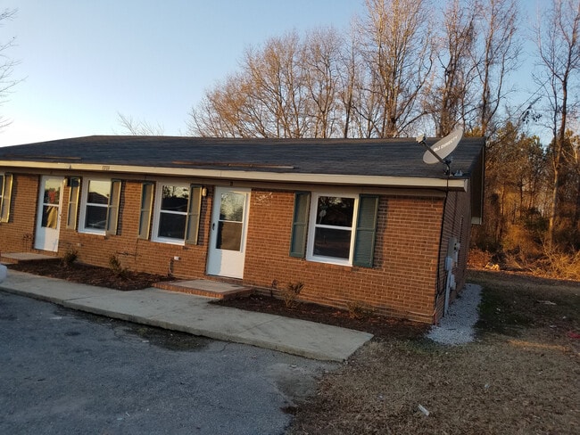 property at 1701 Snowden Dr SE
