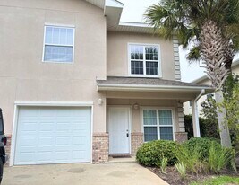 1545 Bentley Cir in Fort Walton Beach, FL - Building Photo