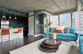 817 S Clark St in Chicago, IL - Building Photo