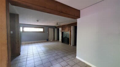 5934 Beech Dr in Montgomery, TX - Foto de edificio - Building Photo