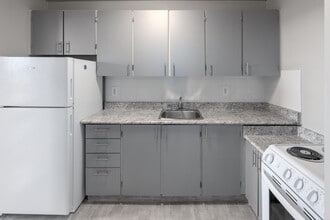 Paisley Apartments in Mississauga, ON - Building Photo - Interior Photo