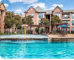 15727 Cutten Rd in Houston, TX - Building Photo