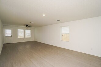 540 Roquefort St in New Braunfels, TX - Foto de edificio - Building Photo