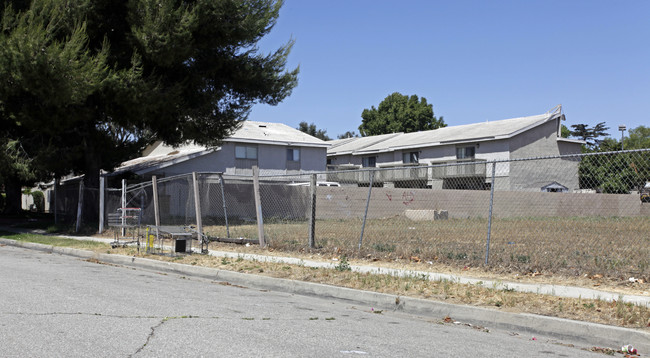 Laurel Avenue Townhomes in Ontario, CA - Building Photo - Building Photo