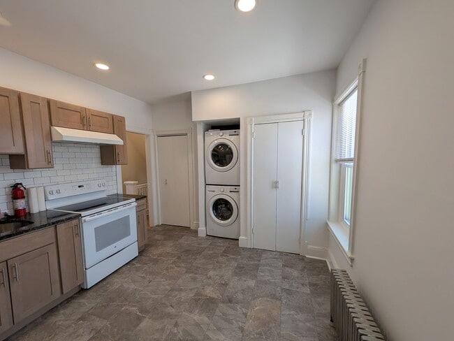 1105 Queen St in Pottstown, PA - Building Photo - Building Photo