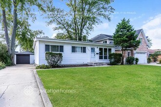 1902 E Evergreen St in Wheaton, IL - Building Photo - Building Photo