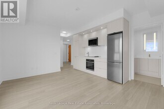 60 Central Park Roadway in Toronto, ON - Building Photo - Building Photo