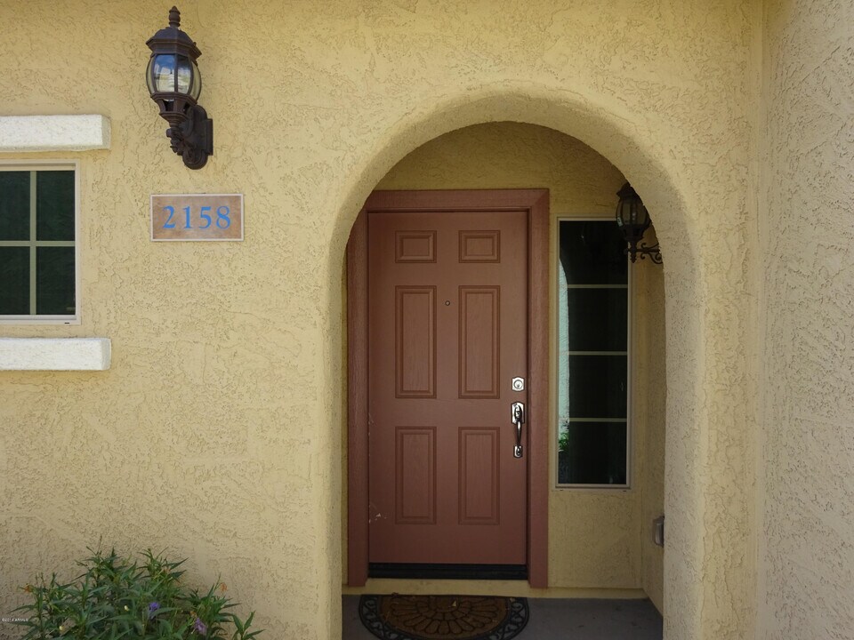 2158 Scully Dr in Phoenix, AZ - Building Photo