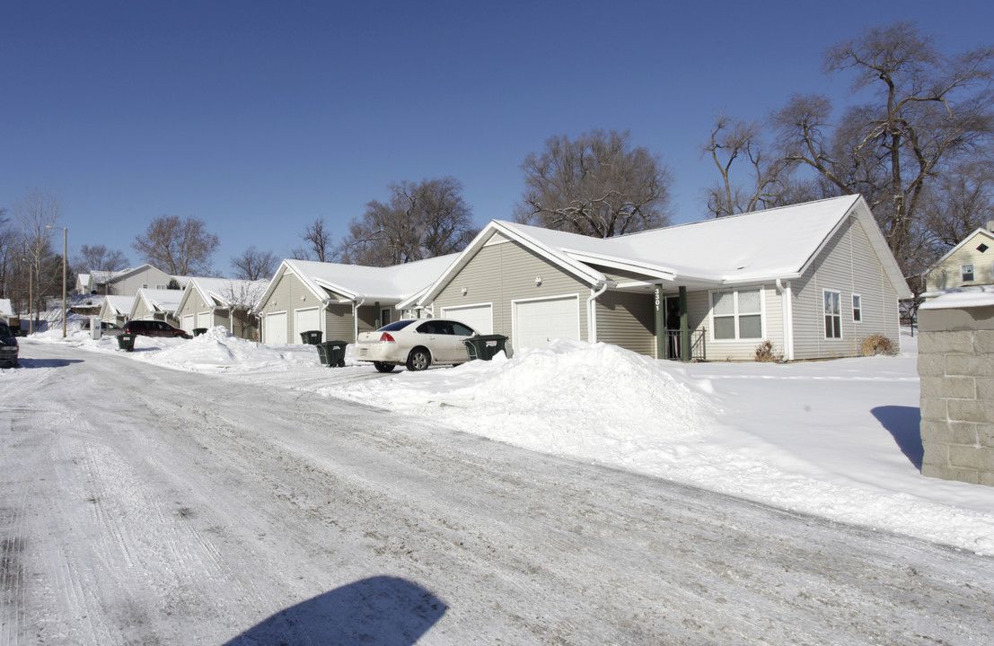 Meredith Manor Apartments in Omaha, NE - Building Photo