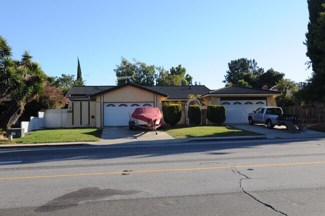 878-880 E Evelyn Ave in Sunnyvale, CA - Building Photo - Building Photo