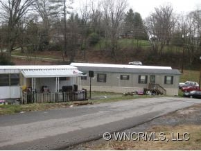 6 Cedar Bend Ln in Clyde, NC - Foto de edificio - Building Photo