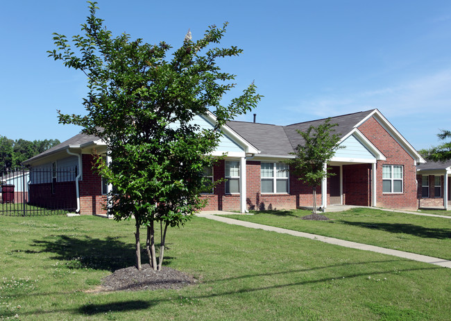 Austin Park Place Apartments in Memphis, TN - Building Photo - Building Photo