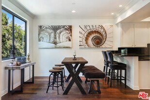 423 N Palm Dr in Beverly Hills, CA - Building Photo