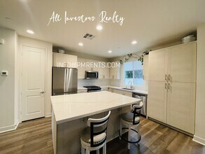 1234 Via Candelas in Oceanside, CA - Building Photo - Building Photo