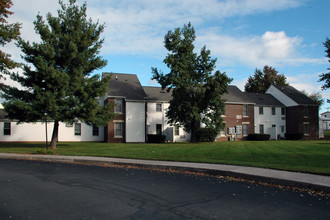 Oxford Manor Apartments in New Oxford, PA - Building Photo - Building Photo