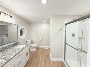 4 Stratton Ln, Unit A in Raymond, NH - Foto de edificio - Building Photo