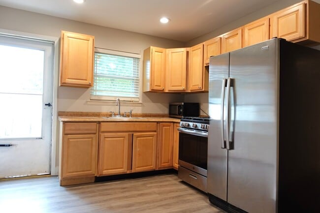 4 Massey Ct in Huntington, NY - Building Photo - Building Photo