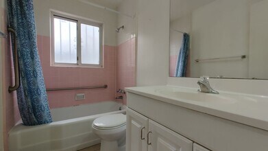 1018 Palomas Dr SE in Albuquerque, NM - Building Photo - Building Photo