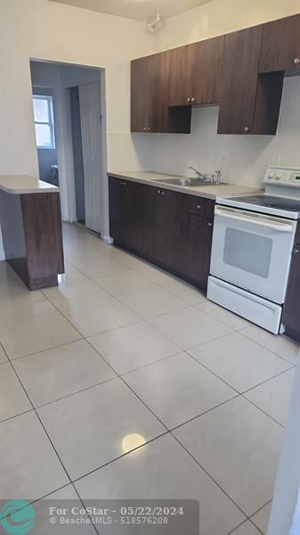 1730 Pierce St, Unit 7 in Hollywood, FL - Building Photo