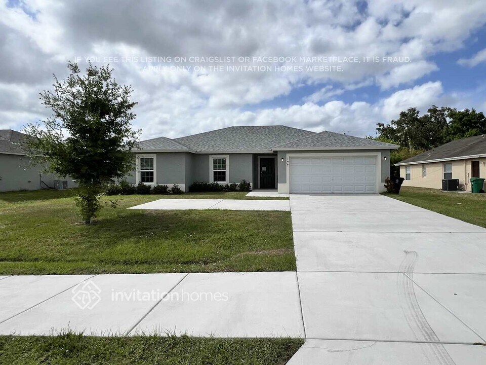 177 SW Thornhill Dr in Port St. Lucie, FL - Building Photo