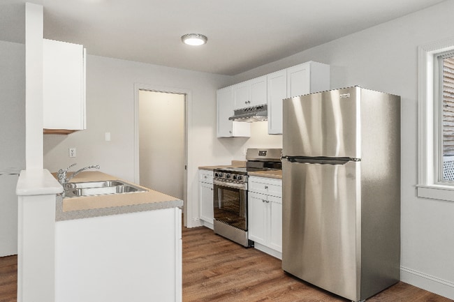 17 Ice Pond Rd in Boothbay, ME - Foto de edificio - Building Photo